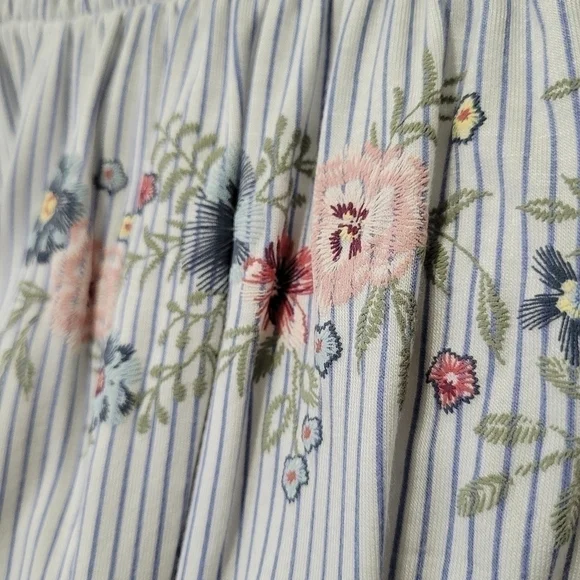 Embroidered off the shoulder blouse xs NEW with tags - Picture 2 of 10